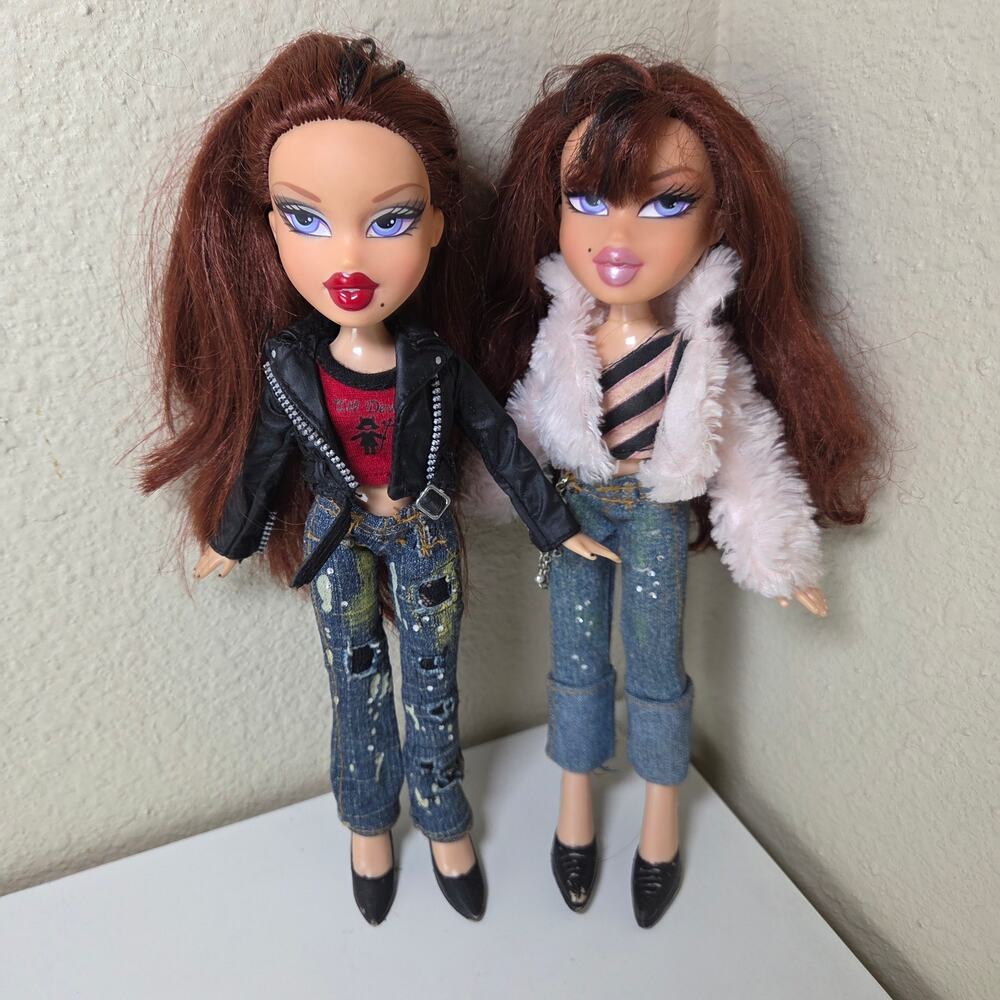 Bratz Vintage 2004 Twiins Roxxi and Phoebe in Original Outfits